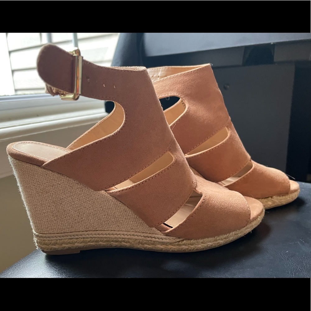 Size 6 Tan Wedge Sandal